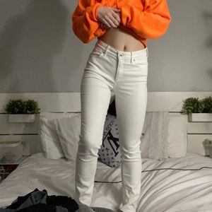 White skinny jeans